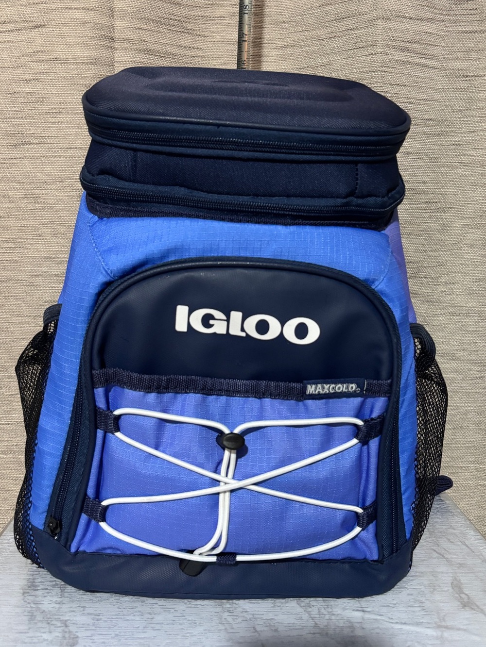 Igloo Maxcold Cooler Bag Hard Top Backpack-28 cans capacity-Blue*PREOWNED